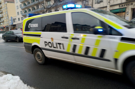 Politibil utrykning Oslo vinter