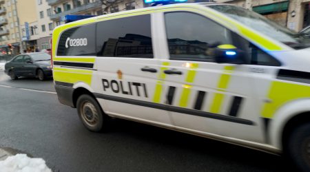 Politibil utrykning Oslo vinter
